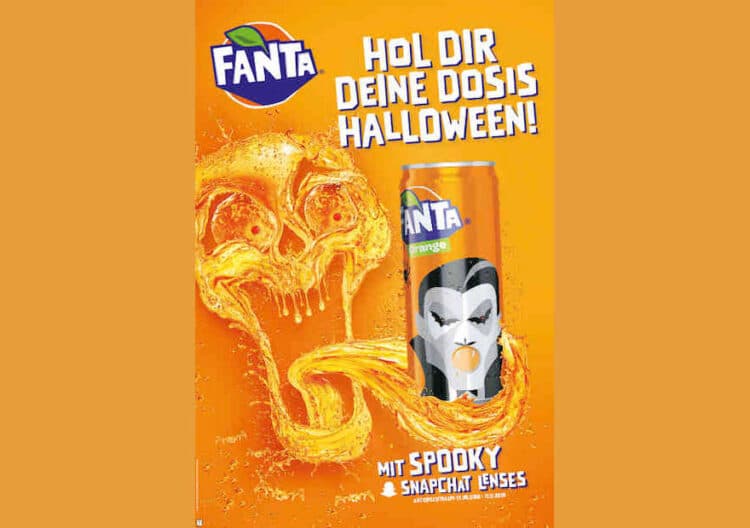 Halloween-Edition von Fanta vor orange Hintergrund