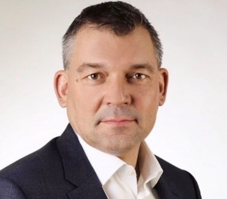 Georg Schneider gibt Verantwortung ab