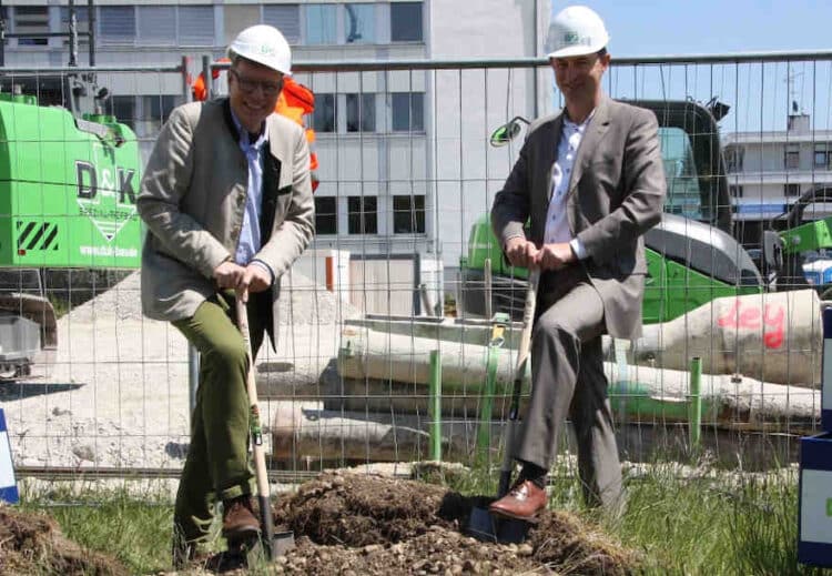 Spatenstich für neue Akademie