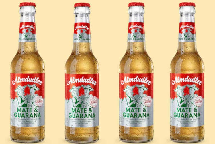 Energydrink in Glas-Longneckflasche