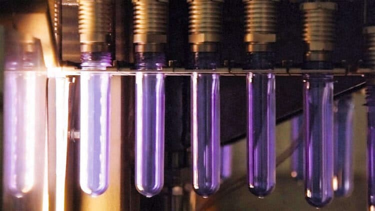 Romina spendet Flaschenrohlinge