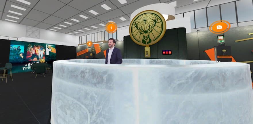 Der bekannte Hirsch wacht über den Jägermeister-Stand.