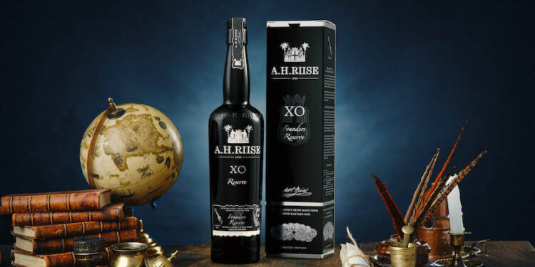 In edles Schwarz gehüllt