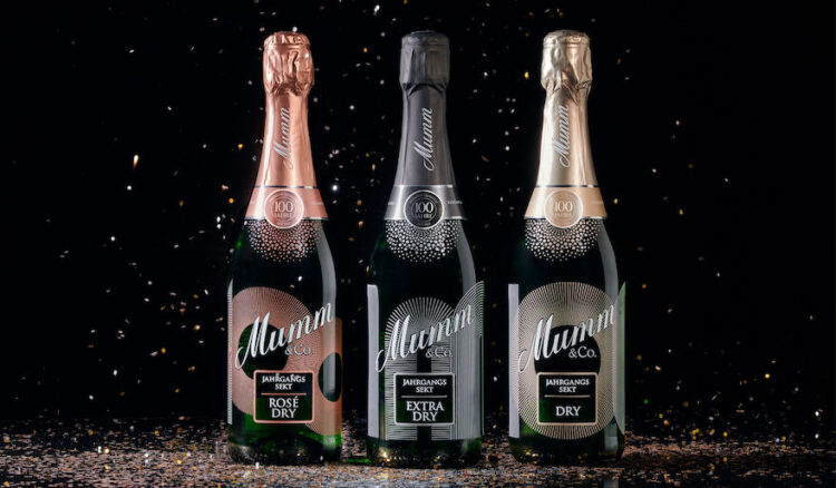 Anstoßen aufs Jubiläum 1