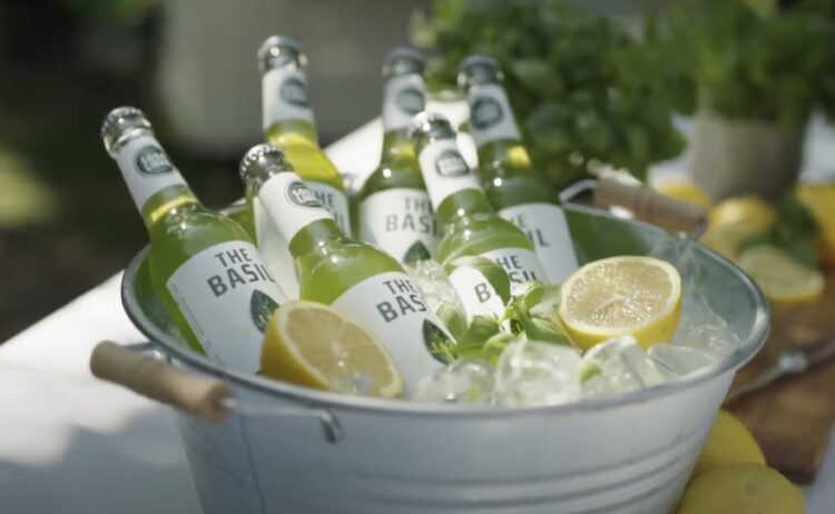 Schwarze und Schlichte übernimmt Soda Libre