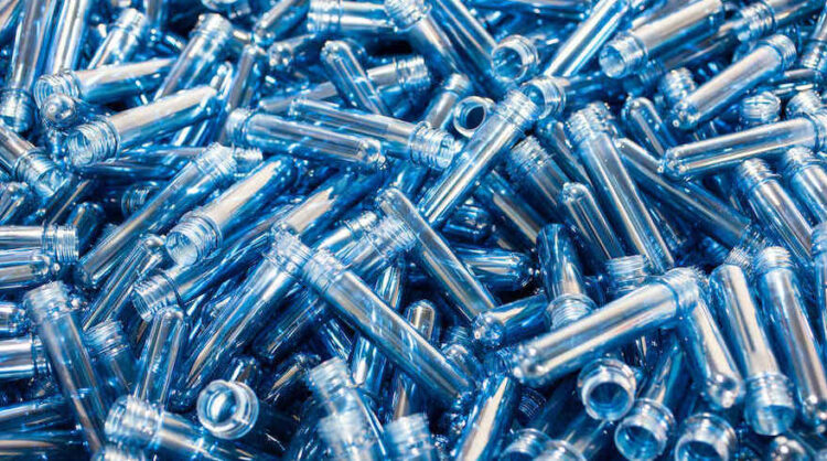 Trinkwasser und PET-Rohlinge dringend benötigt