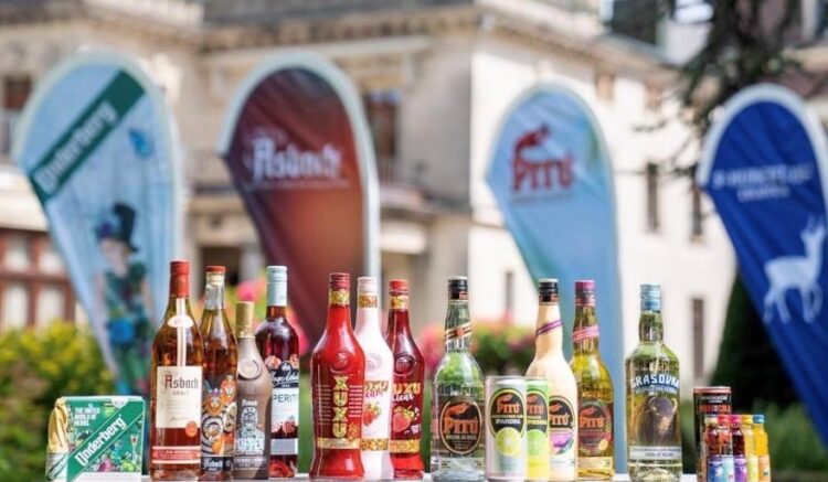 Marken der Underberg-Gruppe vor dem Firmensitz in Rheinberg