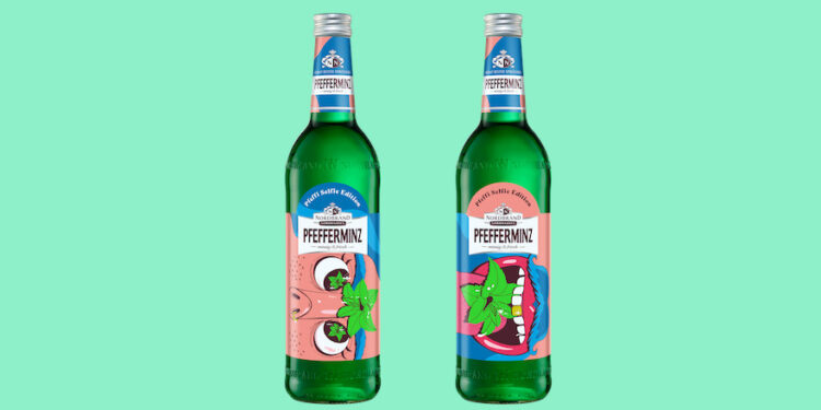 Zwei Flaschen der Selfie-Edition von Pfeffi