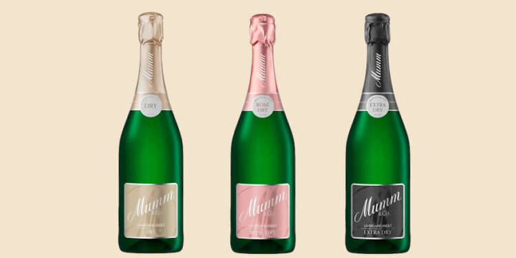 Die Mumm-Jahrgangsrange in der neuen Flaschenausstattung