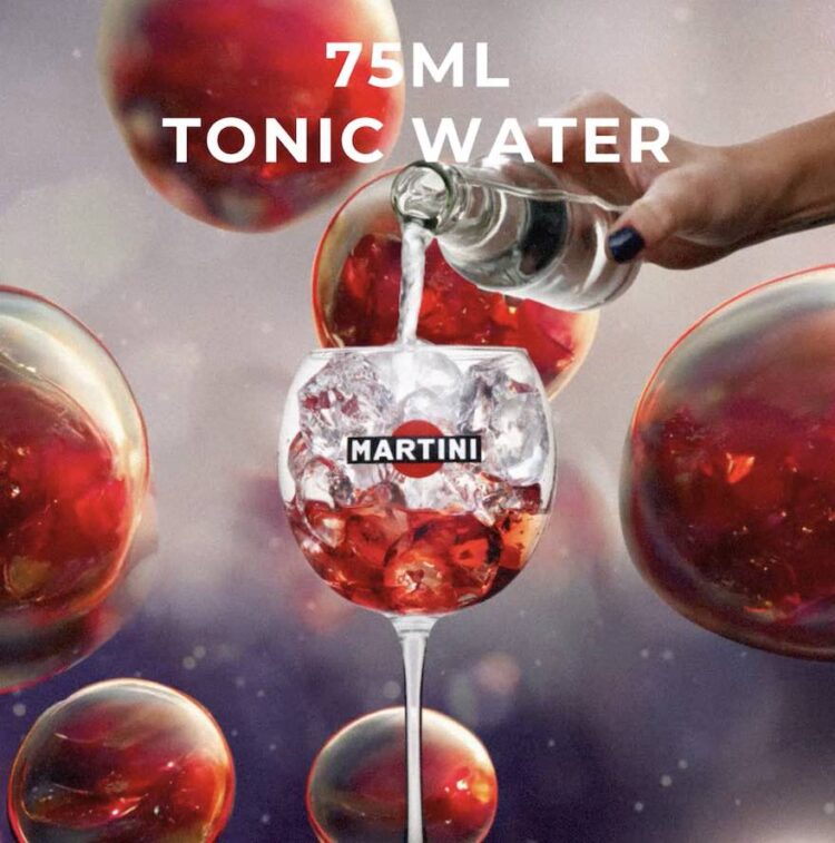 Ausschnitt aus dem Spot für Martini Fiero & Tonic