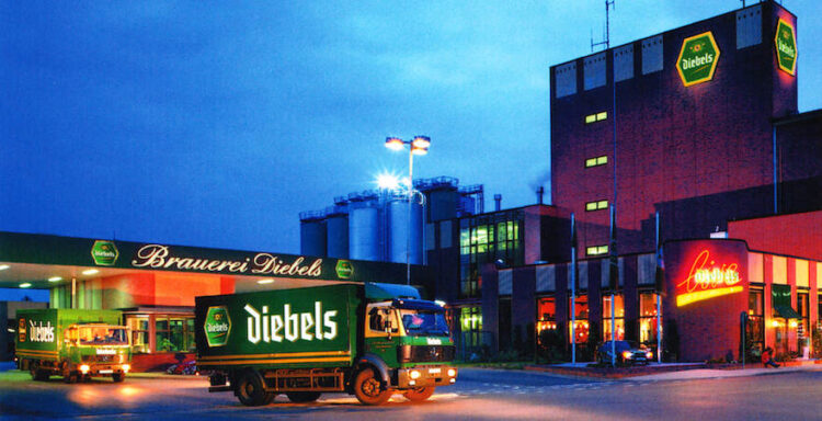 2001 stieg AB Inbev, damals noch Interbrew, durch die Übernahme der Diebels Brauerei in den deutschen Biermarkt ein.