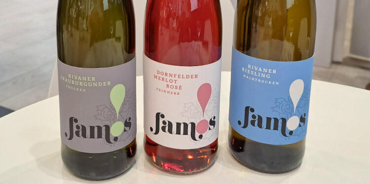 Drei Flaschen der neuen Linie "Famos"