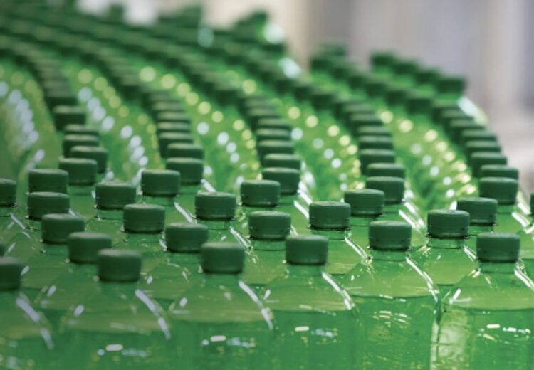 Lidl-Kreislaufflaschen auf dem Fließband