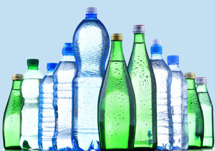 Verschiedene Mineralwasserflaschen
