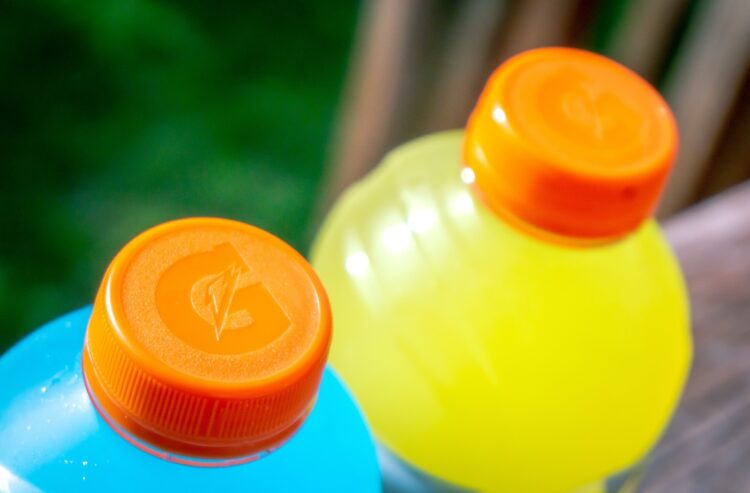 Zwei Flaschen Gatorade von oben