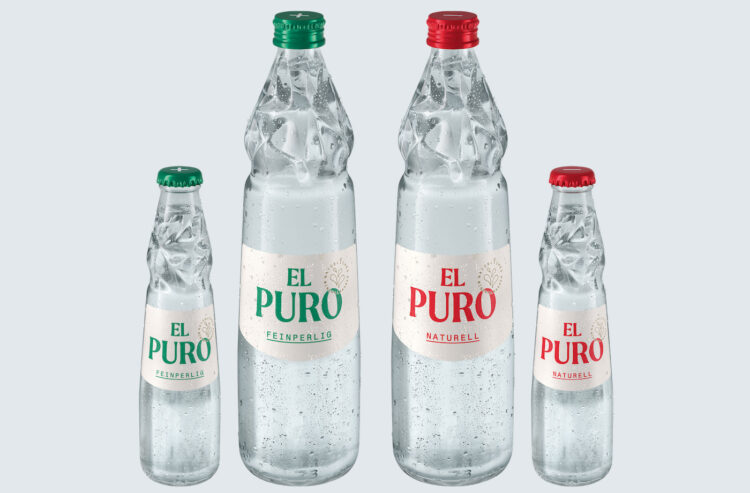 zwei große und zwei kleine Flaschen El Puro