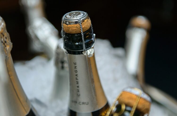 Champagnerflaschen in einem Eiskübel