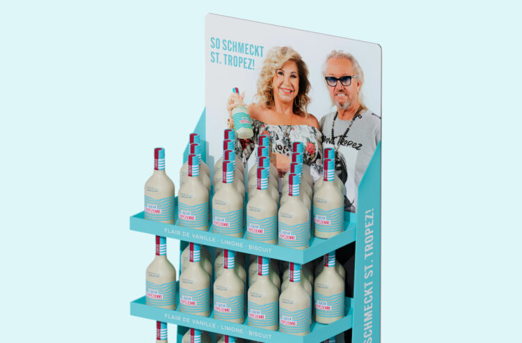 Display mit dem neuen Likör und dem Foto der Geissens