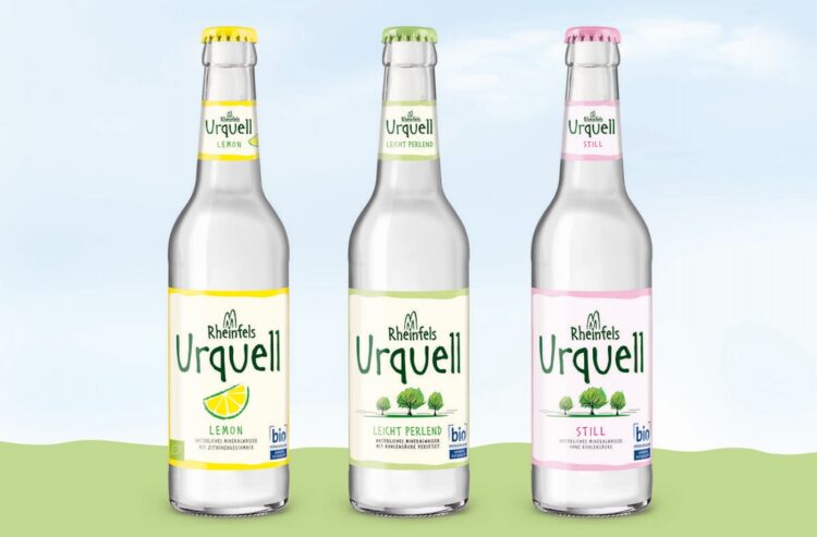 Drei Flaschen Urquell, links die neue Sorte Lemon