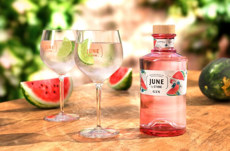 Stilllife mit einer Flasche June Watermelon