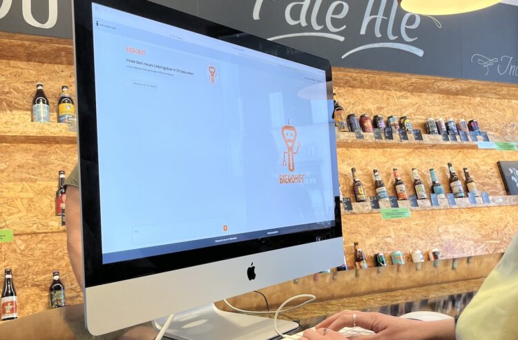 Foto von Computermonitor im Bierfachgeschäft