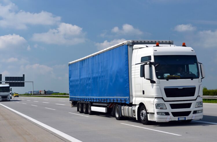 LKW auf Autobahn