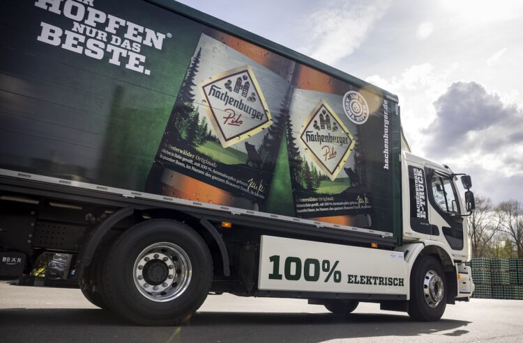 E-Truck mit Hachenburger-Aufschrift