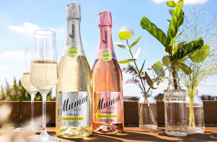 Stillleben mit zwei Sorten Mumm 0,0%