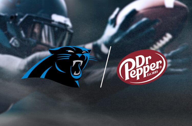 Logos der beiden Partner vor Football-Hintergrund