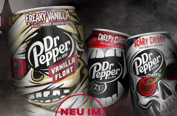 Je eine Dose der Halloween-Editionen 2022, 2023 und 2024 von Dr Pepper