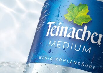 Ausschnitt einer Flasche Teinacher Mineralwasser Medium