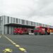 Logistikhalle mit Coca-Cola Lkws