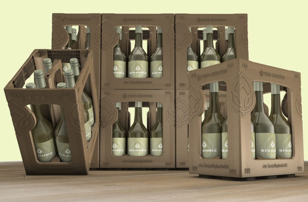 Inzwischen gibt es einen zur 0,75-Liter-Flasche passenden Poolkasten.