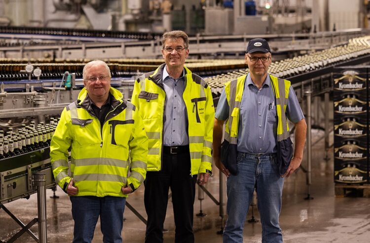 Foto von Oliver Mette (Abteilungsleiter Anlagenentwicklung), Manfred Schmidt (Technischer Geschäftsführer) und Ludger Hense (Leiter Abfüllung)