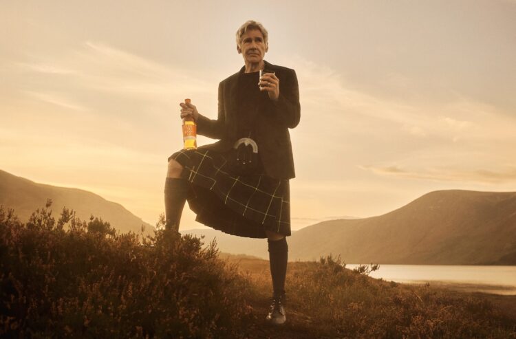 Harrison Ford - hier im Kilt - reist mit Glenmorangie in die Highlands.