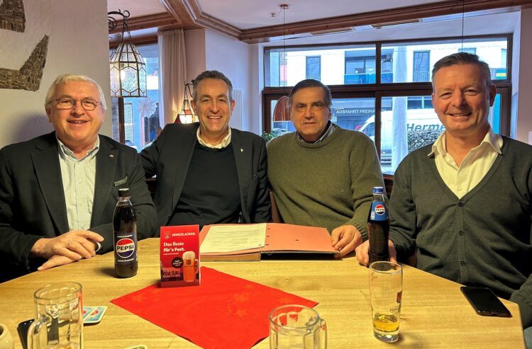 Kilian Stenger, Key Account Manager Radeberger-Brauereinen, Rudolf Greimel, Radeberger-Regionaldirektor Süd, Christian Dinkelacker, Geschäftsführer Dinkelacker, Til Odenwald, Verkaufsdirektor Dinkelacker (v.l.n.r.) (Foto: Radeberger Gruppe)