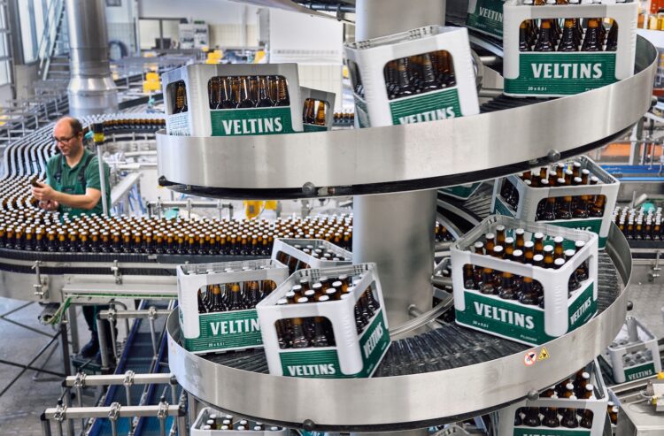 Foto aus der Abfüllung der Brauerei Veltins
